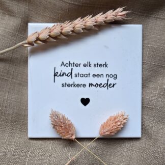 Tegeltje: Sterke moeder